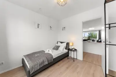 Ein Bett oder Betten in einem Zimmer der Unterkunft VINFUL: Premium-Apartment mit Balkon und Parkplatz