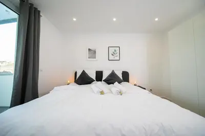 Ein Bett oder Betten in einem Zimmer der Unterkunft Apartment - 3 Bedroom - 6 Person