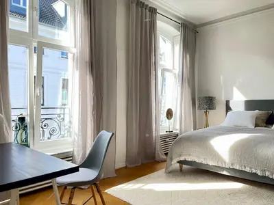 Ein Bett oder Betten in einem Zimmer der Unterkunft Helle Altbauwohnung mit Balkon im Briller Viertel