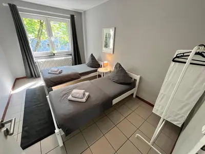 Ein Bett oder Betten in einem Zimmer der Unterkunft Apartment Central 10E 90qm Wi-Fi free Parking calm back house