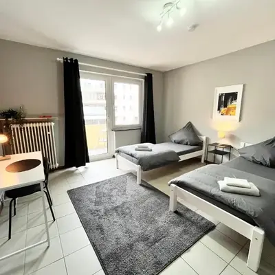 Apartment Central 10E 90qm Wi-Fi free Parking calm back house