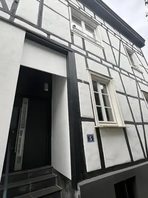 Das Gebäude in dem sich die Ferienwohnung befindet