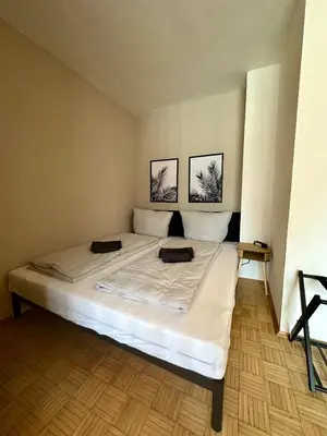 Ein Bett oder Betten in einem Zimmer der Unterkunft Urban Jungle 4P Studio und Parkplatz