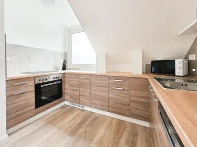 Küche/Küchenzeile in der Unterkunft Tolstov Apartments - Monteurwohnungen - 3 Schlafzimmer - Küche - Balkon - Waschmaschine - 25 Min zur Messe DUS