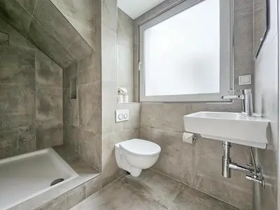 Ein Badezimmer in der Unterkunft Tolstov Apartments - Monteurwohnungen - 3 Schlafzimmer - Küche - Balkon - Waschmaschine - 25 Min zur Messe DUS