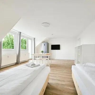 Tolstov Apartments - Monteurwohnungen - 3 Schlafzimmer - Küche - Balkon - Waschmaschine - 25 Min zur Messe DUS