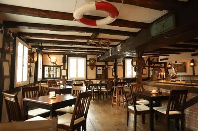 Ein Restaurant oder anderes Speiselokal in der Unterkunft THE CORNISH ARMS Guest House