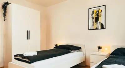 Ein Bett oder Betten in einem Zimmer der Unterkunft Monteurwohnung mit Balkon und Wohnzimmer