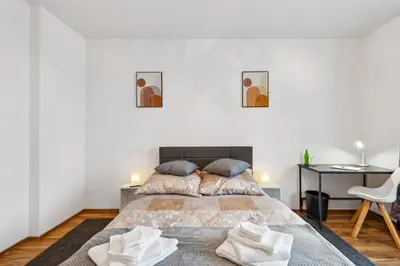 Ein Bett oder Betten in einem Zimmer der Unterkunft Zentrale Lage ... Ideal für Geschäftsleute, Monteure, Familien...3 Zimmer, Wlan, SmartTV