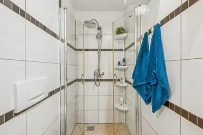 Ein Badezimmer in der Unterkunft Zentrale Lage ... Ideal für Geschäftsleute, Monteure, Familien...3 Zimmer, Wlan, SmartTV