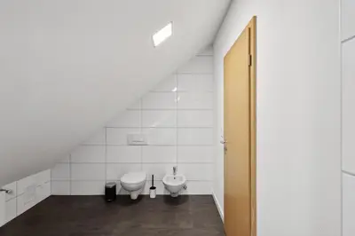 Ein Badezimmer in der Unterkunft Stylish & Relaxing Penthouse ~ Workspace ~ Parking