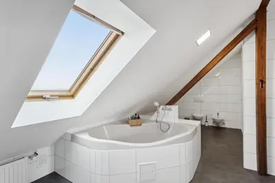 Ein Badezimmer in der Unterkunft Stylish & Relaxing Penthouse ~ Workspace ~ Parking