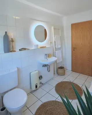 Ein Badezimmer in der Unterkunft TIMELESS APARTMENT: FREE PARKING + BALCONY