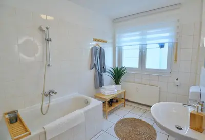 Ein Badezimmer in der Unterkunft TIMELESS APARTMENT: FREE PARKING + BALCONY