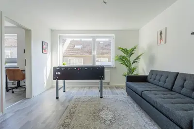 Ein Sitzbereich in der Unterkunft Zentrales 75qm Apartment Tischfußball & Komfort