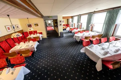Ein Restaurant oder anderes Speiselokal in der Unterkunft Hotel Seehof Haltern am See
