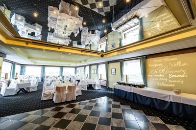 Ein Restaurant oder anderes Speiselokal in der Unterkunft Hotel Seehof Haltern am See