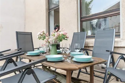 Grundriss der Unterkunft Tolles Design, hochwertig, Vollausstattung, 3 Zimmer, großes Bad & Gäste-WC, große Küche, 3 x Smart TV, 11 min zum Hbf Duisburg