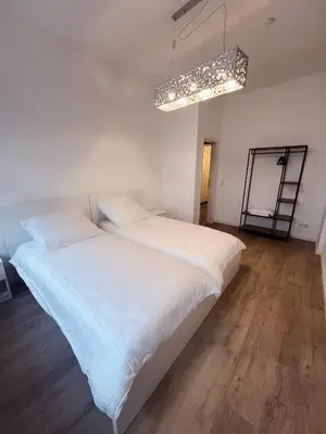 Ein Bett oder Betten in einem Zimmer der Unterkunft Wohngut-City Appartement 3 für max 5 Personen inklusive Parkplatz