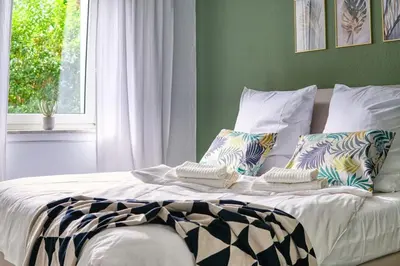 Ein Bett oder Betten in einem Zimmer der Unterkunft SpaceStays Two-Room Suite WIFI Netflix