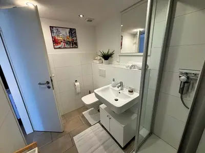 Ein Badezimmer in der Unterkunft Quiet Garden-View Studio Apartment
