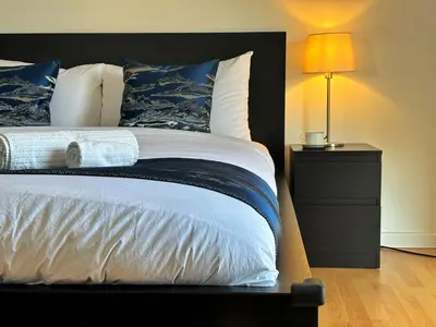 Ein Bett oder Betten in einem Zimmer der Unterkunft Quiet Garden-View Studio Apartment