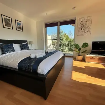 Quiet Garden-View Studio Apartment