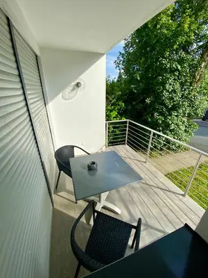 Ein Balkon oder eine Terrasse in der Unterkunft Modernes Ferienhaus mit 2 Balkonen, Terrasse und Garten !