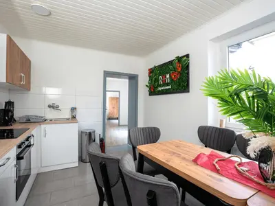 Küche/Küchenzeile in der Unterkunft Serviceroom24 - Space in Recklinghausen Hoch WLAN - Smart-TV - 24-7 Check-in und Küche