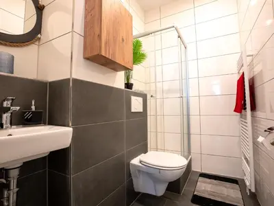 Ein Badezimmer in der Unterkunft Serviceroom24 - Space in Recklinghausen Hoch WLAN - Smart-TV - 24-7 Check-in und Küche