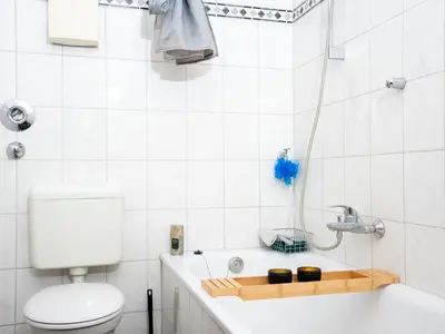 Ein Badezimmer in der Unterkunft Livemore24 - Apartment 1 in Duisburg WLAN - Smart-TV - 24-7 Check-in und Küche