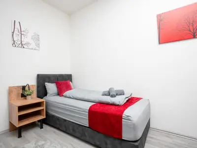 Ein Bett oder Betten in einem Zimmer der Unterkunft Serviceroom24 - Space in Recklinghausen WLAN - Smart-TV - 24-7 Check-in und Küche