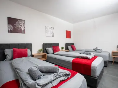 Ein Bett oder Betten in einem Zimmer der Unterkunft Serviceroom24 - Space in Recklinghausen WLAN - Smart-TV - 24-7 Check-in und Küche