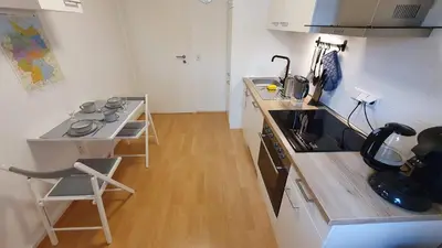 Küche/Küchenzeile in der Unterkunft Modern 2.5 Bedroom Duplex Apartment near Messe, Airport, Arena