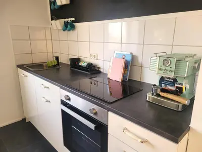 Küche/Küchenzeile in der Unterkunft Get-your-flat - FeWo 155, 2 Zr Kü & Traum-Retro-Bad, cosy & super sweet, stadtnah & ruhig, Hund nur auf Anfrage,