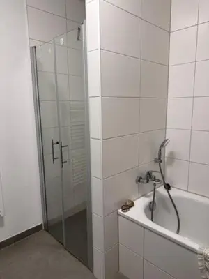 Ein Badezimmer in der Unterkunft modern appartment near airport