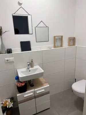 Ein Badezimmer in der Unterkunft modern appartment near airport
