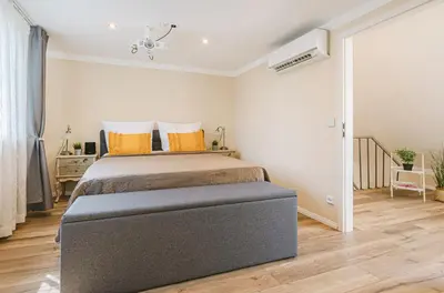 Ein Bett oder Betten in einem Zimmer der Unterkunft Stylisches Loft mit 2 Bädern & AC