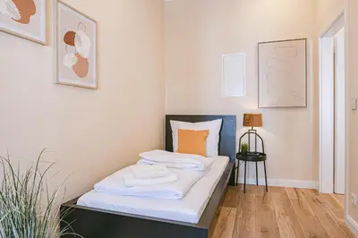 Ein Bett oder Betten in einem Zimmer der Unterkunft Stylisches Loft mit 2 Bädern & AC
