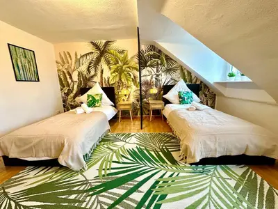 Ein Bett oder Betten in einem Zimmer der Unterkunft Dschungel Wohnung, geräumig, Netflix, Sonos, zentral
