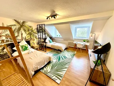 Ein Bett oder Betten in einem Zimmer der Unterkunft Dschungel Wohnung, geräumig, Netflix, Sonos, zentral