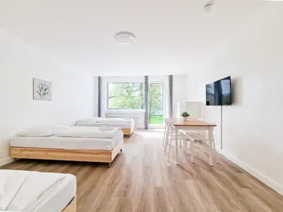 Grundriss der Unterkunft Tolstov Apartments - Monteurwohnungen - 3 Schlafzimmer - Küche - Balkon - Waschmaschine - 25 Min zur Messe DUS