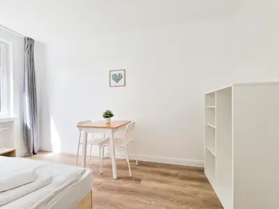 Grundriss der Unterkunft Tolstov Apartments - Monteurwohnungen - 3 Schlafzimmer - Küche - Balkon - Waschmaschine - 25 Min zur Messe DUS