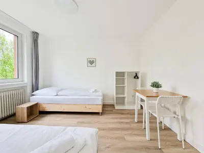 Grundriss der Unterkunft Tolstov Apartments - Monteurwohnungen - 3 Schlafzimmer - Küche - Balkon - Waschmaschine - 25 Min zur Messe DUS