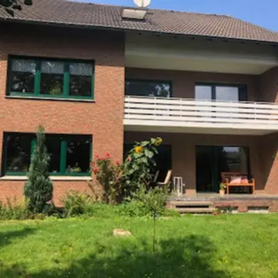 Ein Garten an der Unterkunft 4 Zimmer-Komfortwohnung mit viel Platz in Haltern