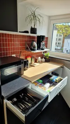 Küche/Küchenzeile in der Unterkunft Zentrale, ruhige Ferienwohnung am Bergmannsheil KH Wlan & Self-Check-in