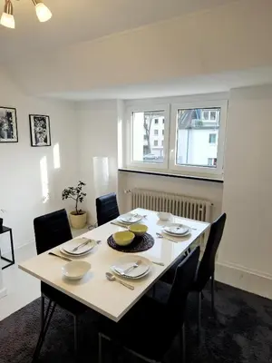 Ein Sitzbereich in der Unterkunft Zentrale, ruhige Ferienwohnung am Bergmannsheil KH Wlan & Self-Check-in