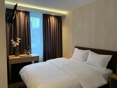 Ein Bett oder Betten in einem Zimmer der Unterkunft Millrather Brauhaus