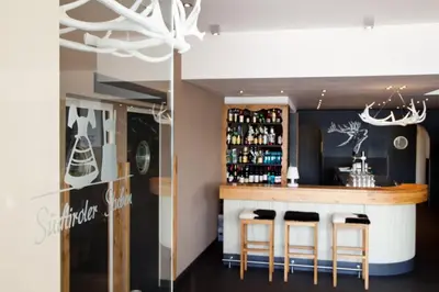 Lounge oder Bar in der Unterkunft Südtiroler Stuben