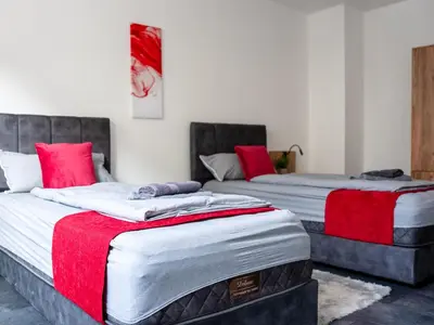 Ein Bett oder Betten in einem Zimmer der Unterkunft Livemore24 - Apartment 4 in Duisburg WLAN - Smart-TV - 24-7 Check-in und Küche